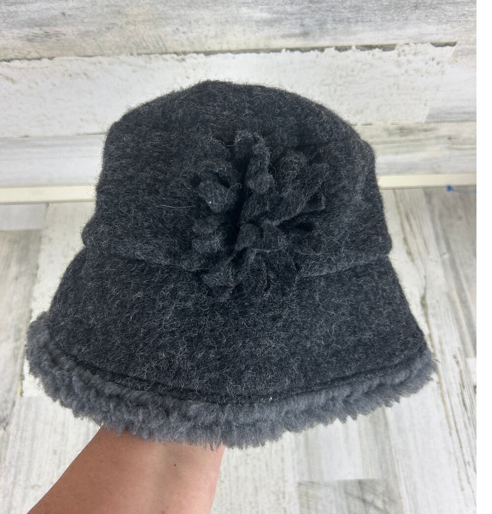 La Fenice Women’s Gray Floral Crochet Wool Winter Hat One Size Cozy Italian65